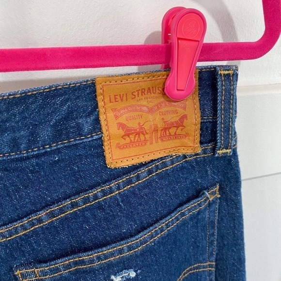 Levi’s Wedgie Icon Fit Ankle Jeans - Picture 8 of 10